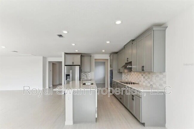 Building Photo - 2016 Rosewood Dr