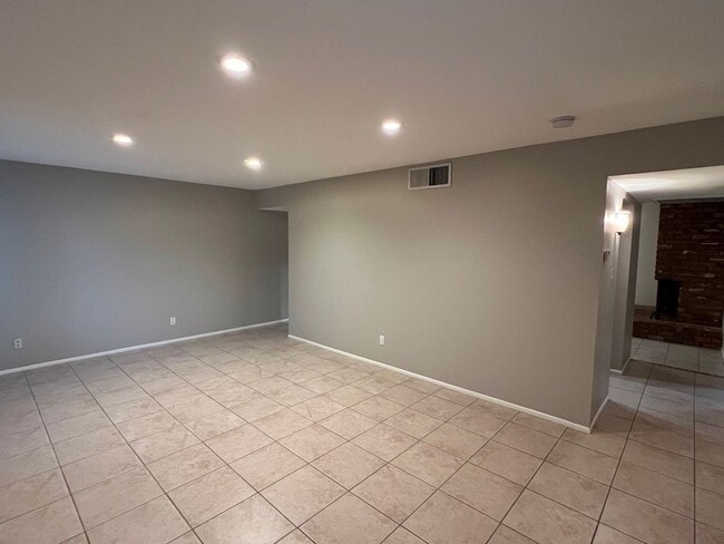Building Photo - 3 bedroom home in Tempe