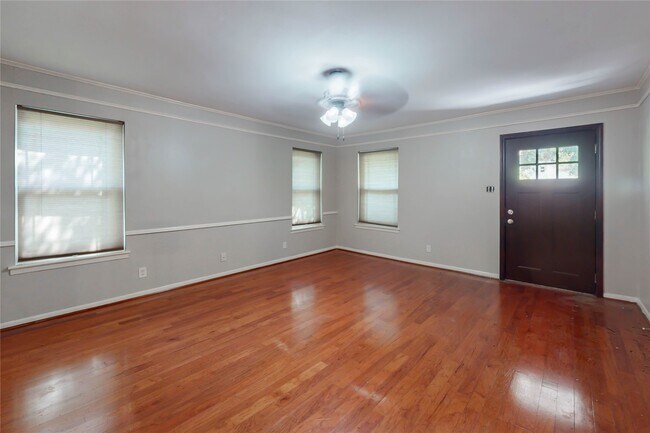 Building Photo - 5338 Creekbend Dr