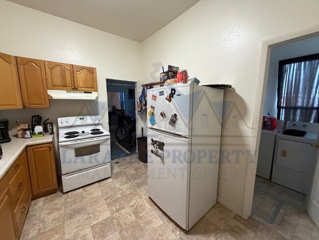 Building Photo - 705 S 2nd St