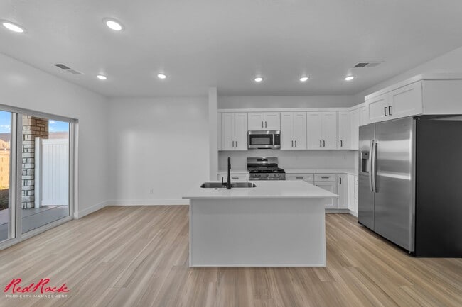 Building Photo - 1037 E Malibu Ln
