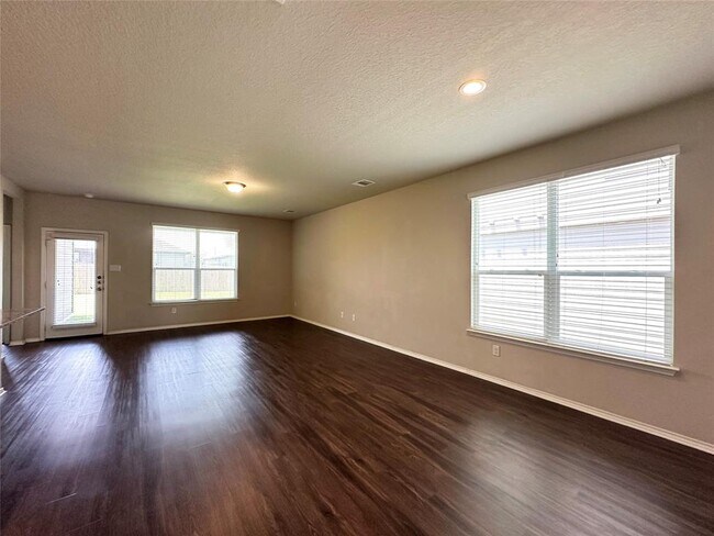 Building Photo - 109 Miles Dr