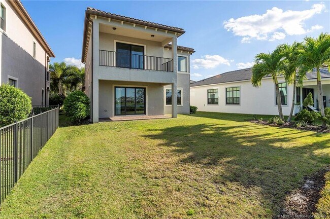 Building Photo - 569 SE Fascino Cir