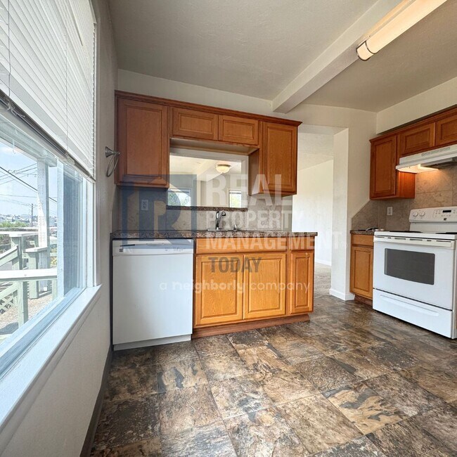Building Photo - Dammrose - 3201 (Cascade Group)