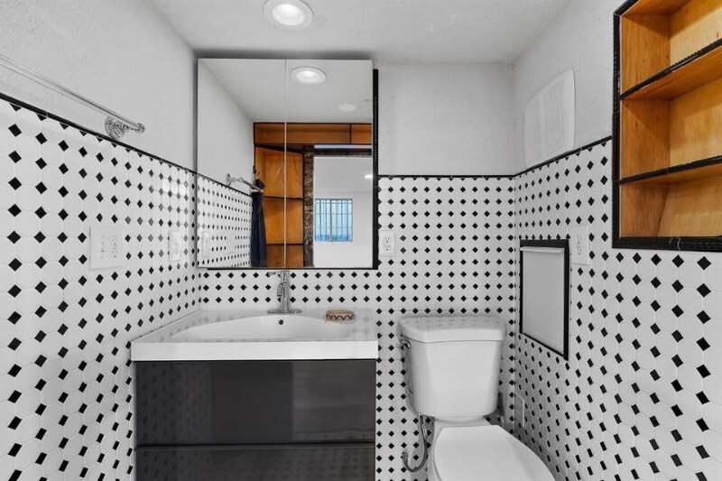 Building Photo - 308 6th St