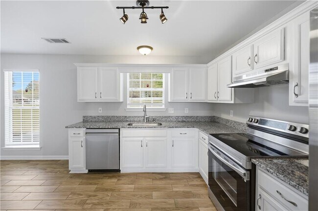 Building Photo - 1098 Village Creek