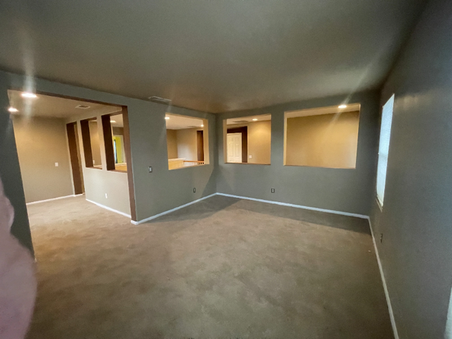 Building Photo - 27413 Yellowwood Way