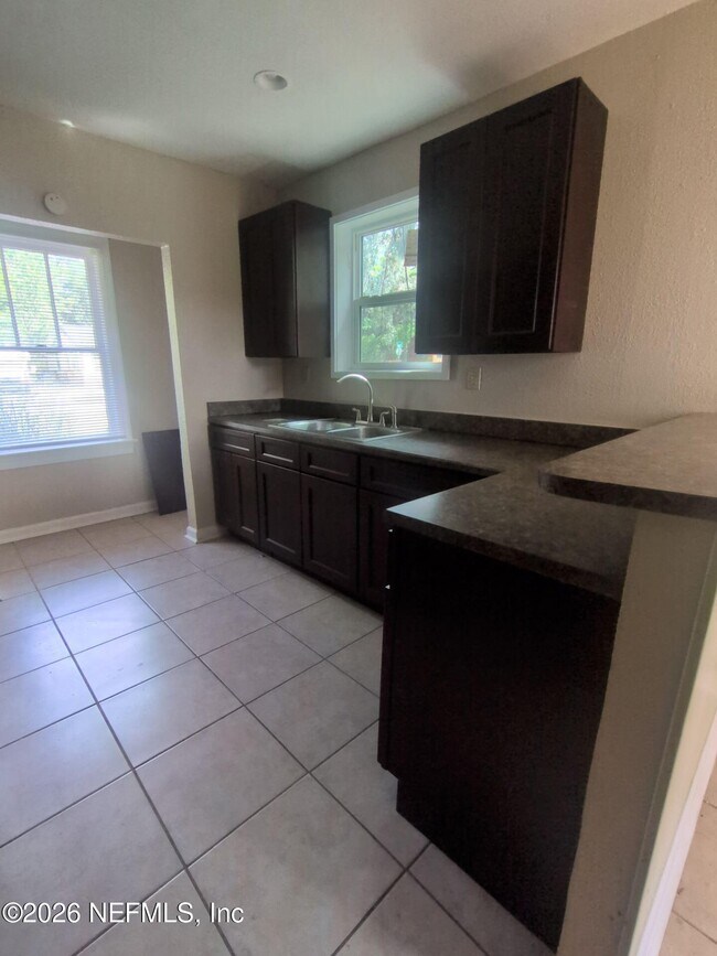 Building Photo - 2414 Prospect St