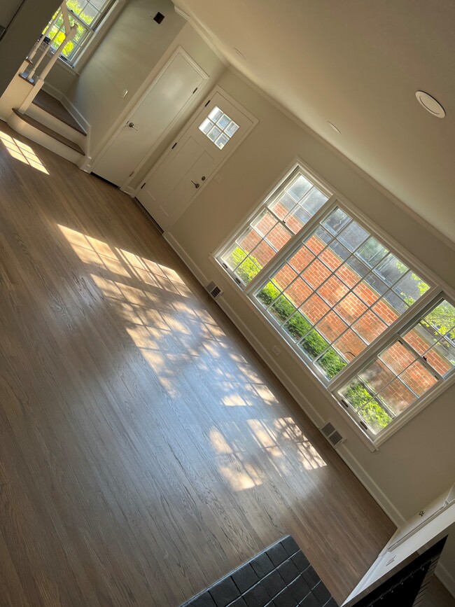 Living Room - 555 Winnetka Ave