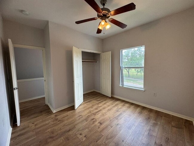 Building Photo - Townhome available off East MLK