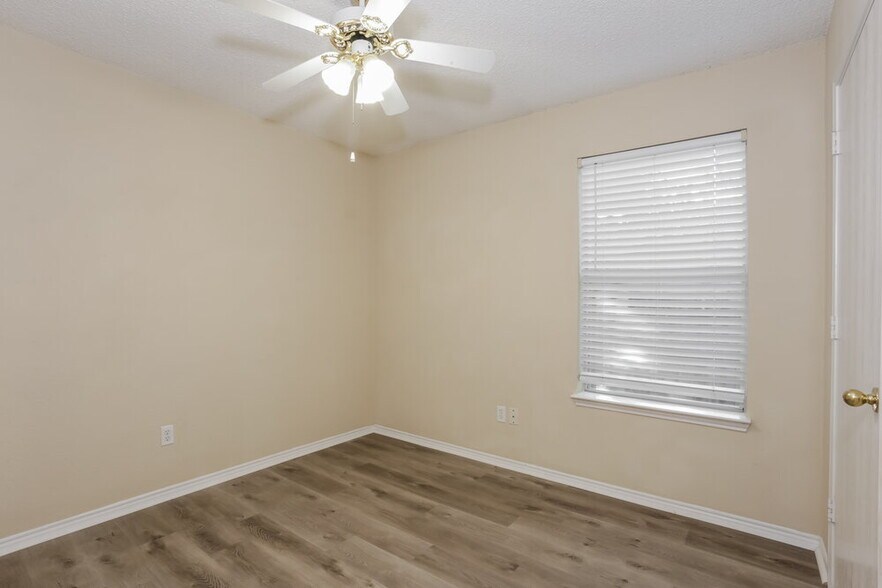 Building Photo - 6366 Twilight Cir