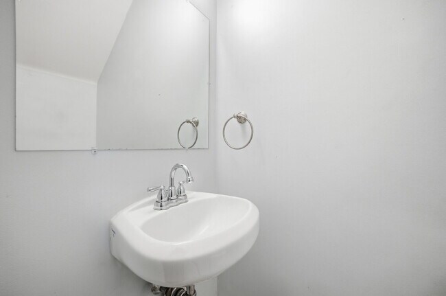 Building Photo - OPEN HOUSE SATURDAY THE 20TH 1PM-3PM! Three-bedroom, two-and-a-half bathrooms in Pembroke Meadows!