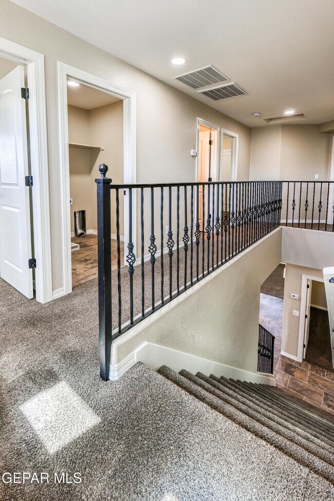 Building Photo - 5525 Valley Cedar Dr
