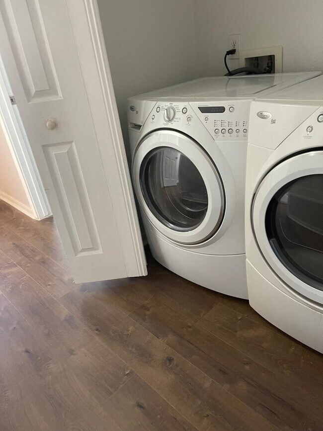 Building Photo - 2224 Naomi St