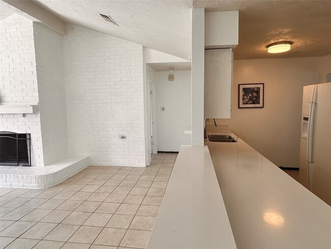 Building Photo - 10502 Long River Dr