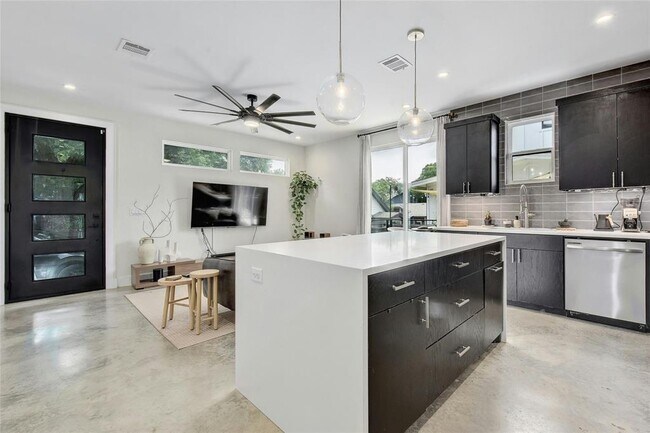 Building Photo - 4606 Ledesma Rd