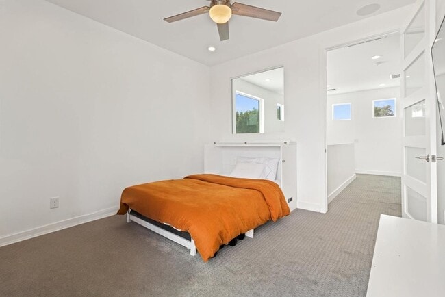 Building Photo - 4533 E Devonshire Ave