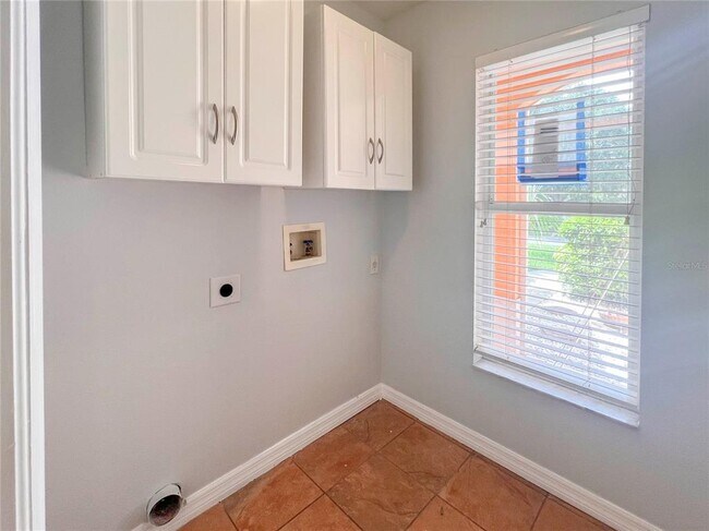 Building Photo - 5028 Sturbridge Ct