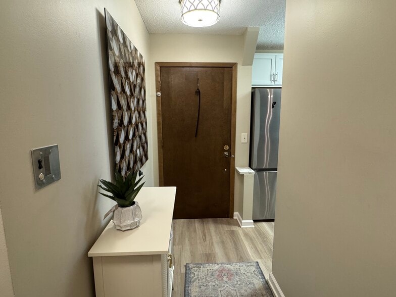 Entry way - 7500 Cahill Rd