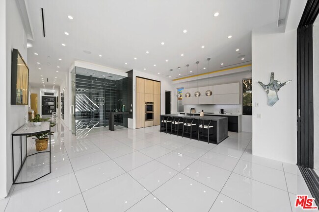 Building Photo - 4458 Mammoth Ave