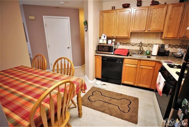 Building Photo - 1303 Blossom Cir