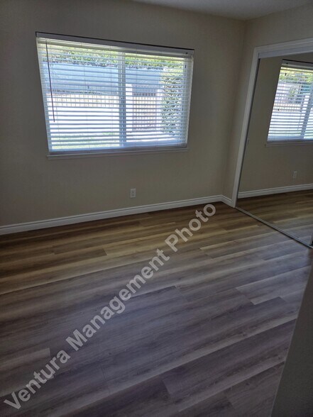 Building Photo - 5665 Meadow Vista Way