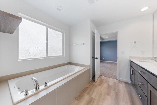 Building Photo - Large Recent Construction Home with Bonus Room!