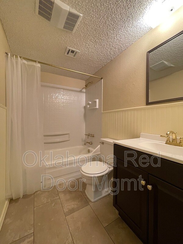 Building Photo - 1600 NE 5th St