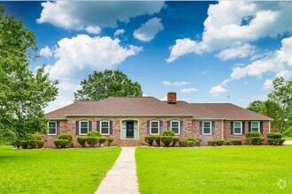 Building Photo - 1 WEEK FREE RENT IF YOU SIGN IN JUNE! This...