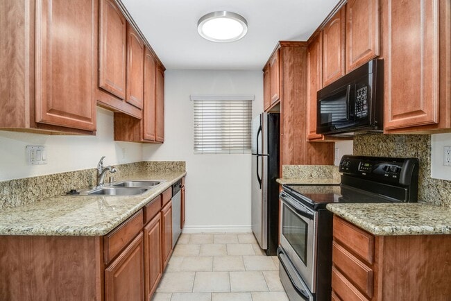 Building Photo - 1 bedroom 1bathroom condo in Normal Heights!