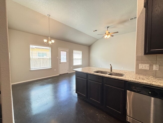 Building Photo - Luxury Duplex in Seguin with 3-bed, 2-bath...