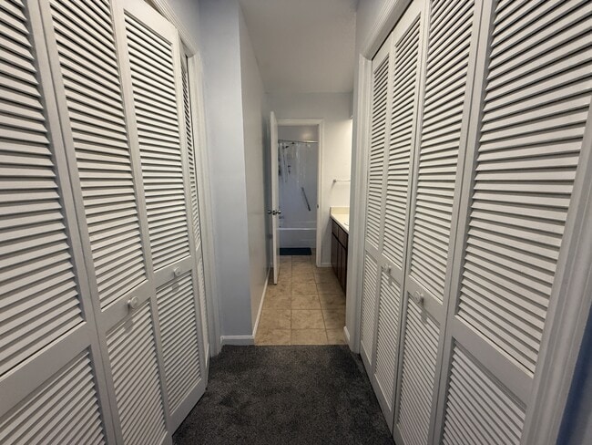 Building Photo - 151 Holland Park Cir