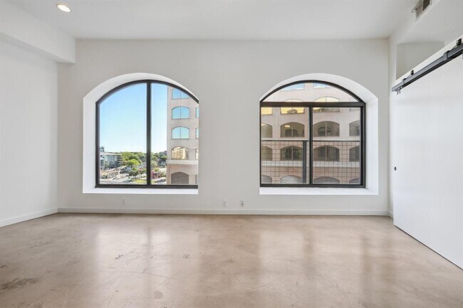 Building Photo - 507 Sabine St