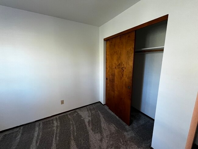 Building Photo - 618 Center St