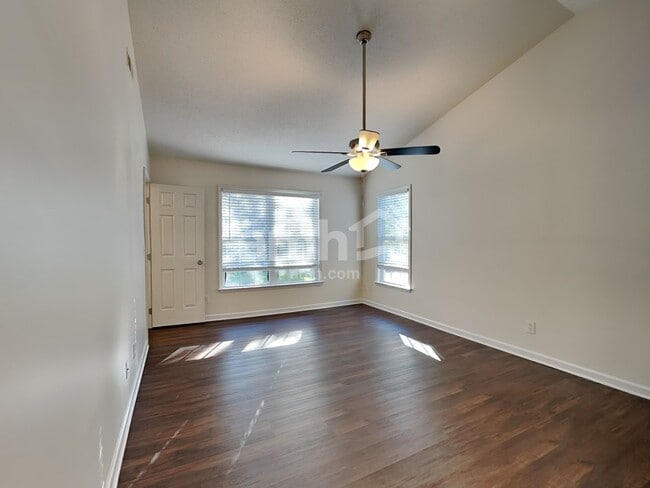 Building Photo - 5918 Highland Grove Dr