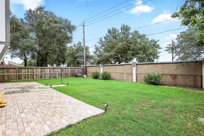Building Photo - 602 Oak Briar Dr