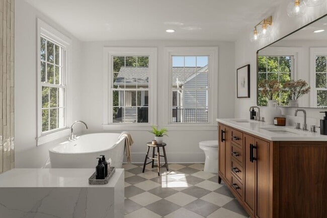 Building Photo - 1326 Ardee Ave