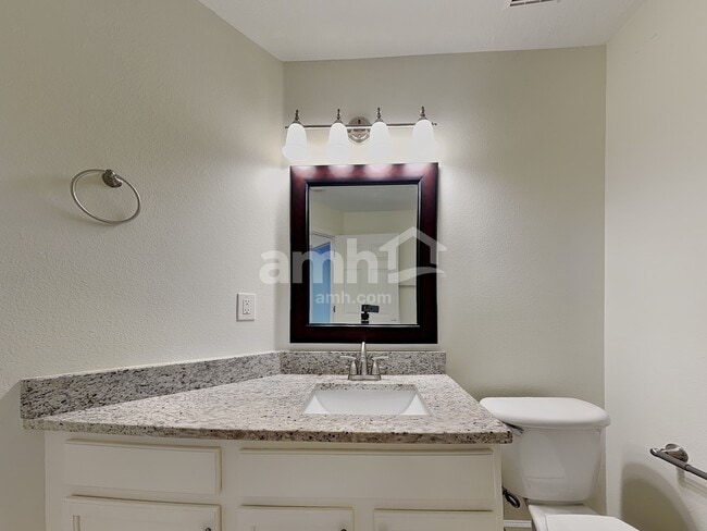 Building Photo - 1044 Summer Breeze Dr