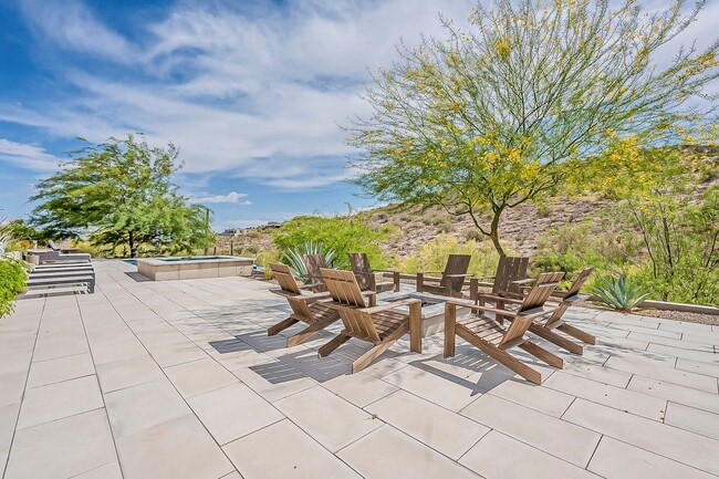 Building Photo - Luxury Home ready for January Move-in