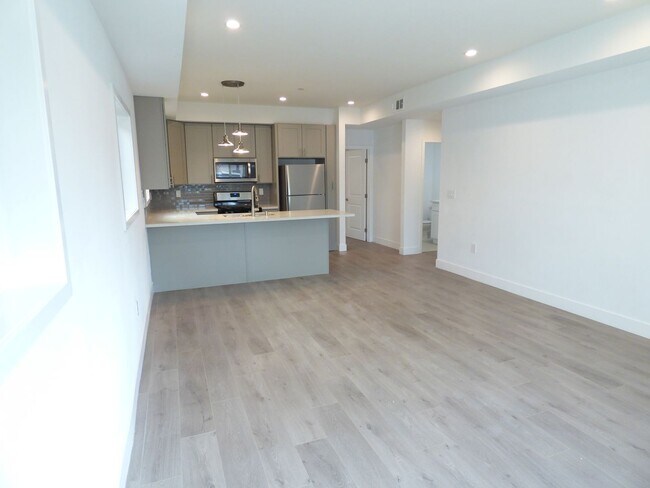 Building Photo - 1258 N Hobart Blvd