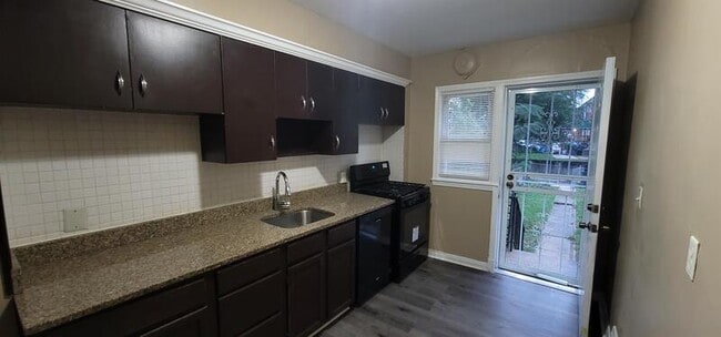 Building Photo - 5928 Hillen Rd