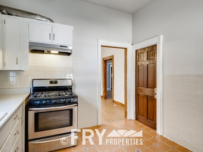 Building Photo - Short Term Lease Needed for Quaint Potter Highlands Home