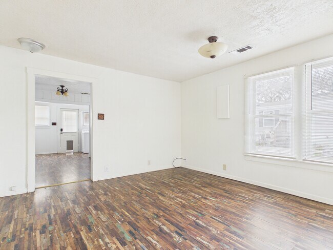 Building Photo - 138 Watson St