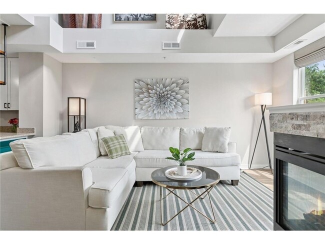 Building Photo - 640 Main St N