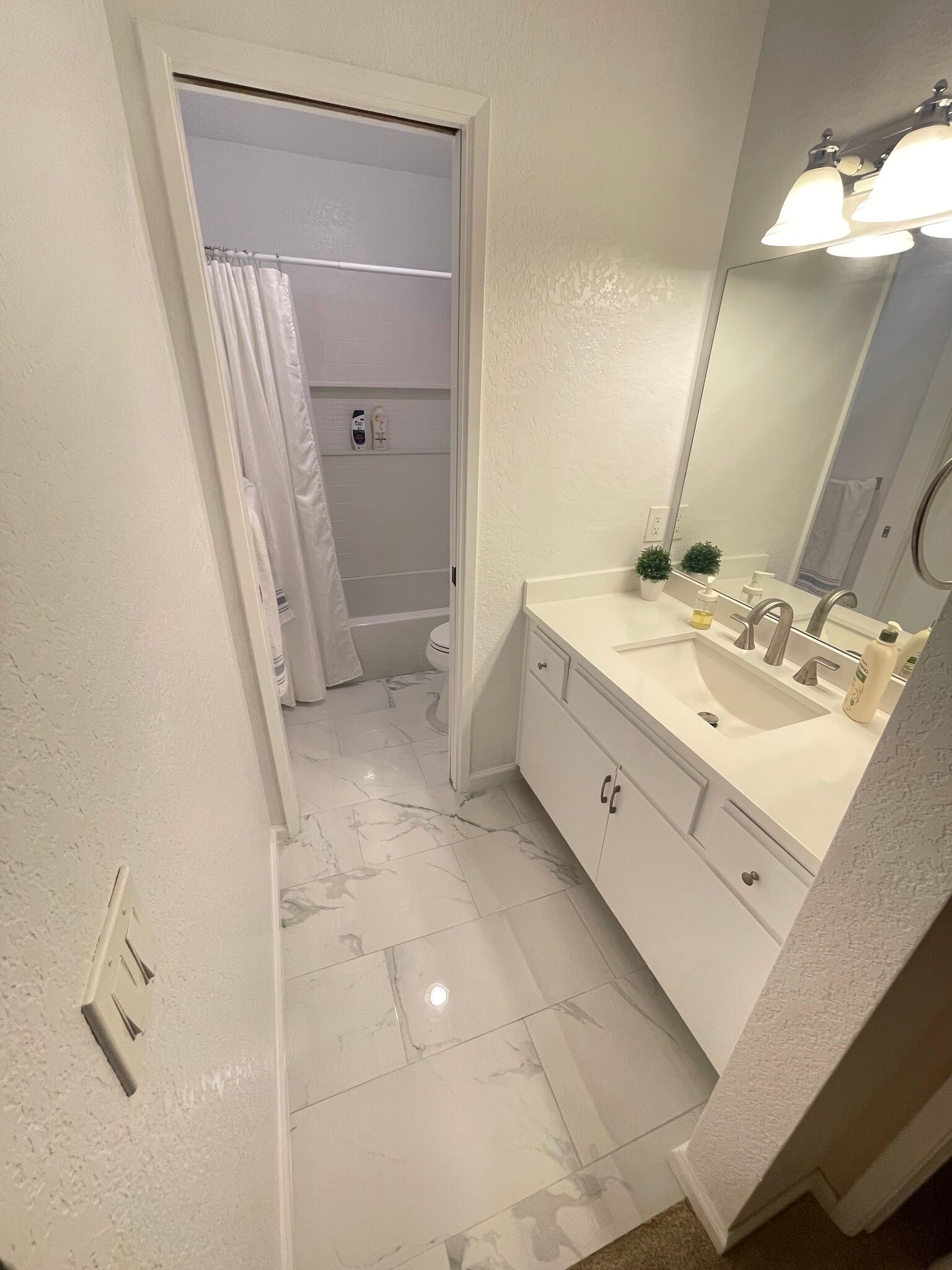 Building Photo - 11267 Avenida de los Lobos