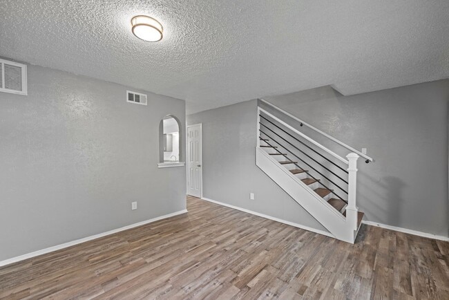 Building Photo - Diamond Villas