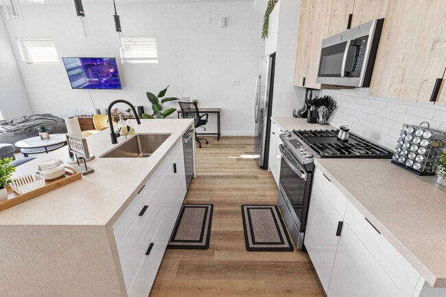 Building Photo - 6740 Peerless St