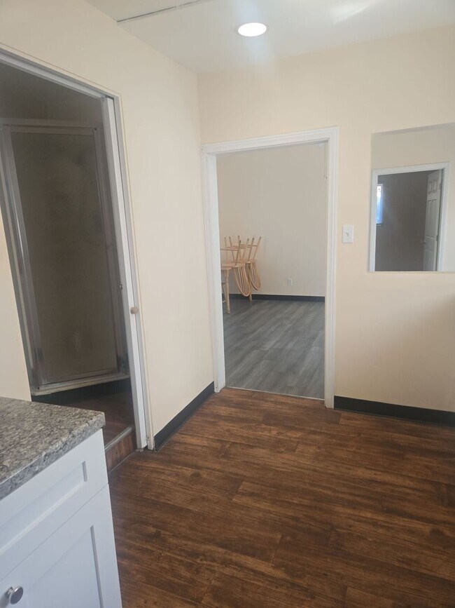 Building Photo - Must see this Large  one bedrom one bath  ADU home with availalbe off street parking.