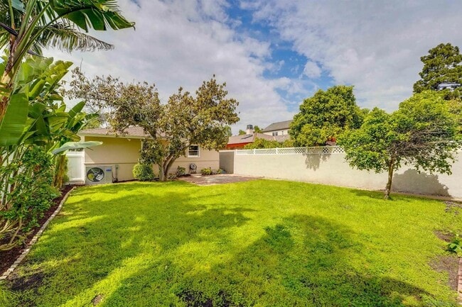 Building Photo - 719 I Ave