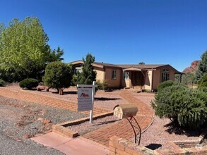 Building Photo - 2 Bedroom 2 Bath Contact Property Pros 928...